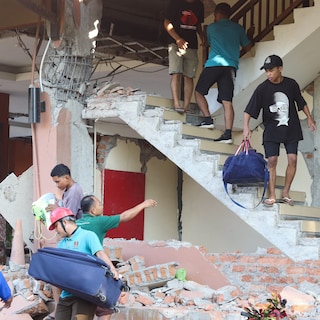 Deaths, Injuries, and Damage Reported After 7.7 Magnitude Earthquake Near Indonesia's Flores Island
