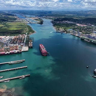 Drought from El Niño limits shipping in Panama Canal