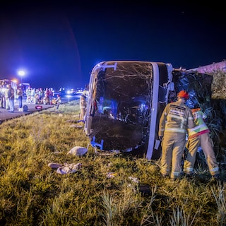 Meerdere gewonden bij ongeval met Oostenrijkse touringcar bij Wezep, A28 volledig afgesloten