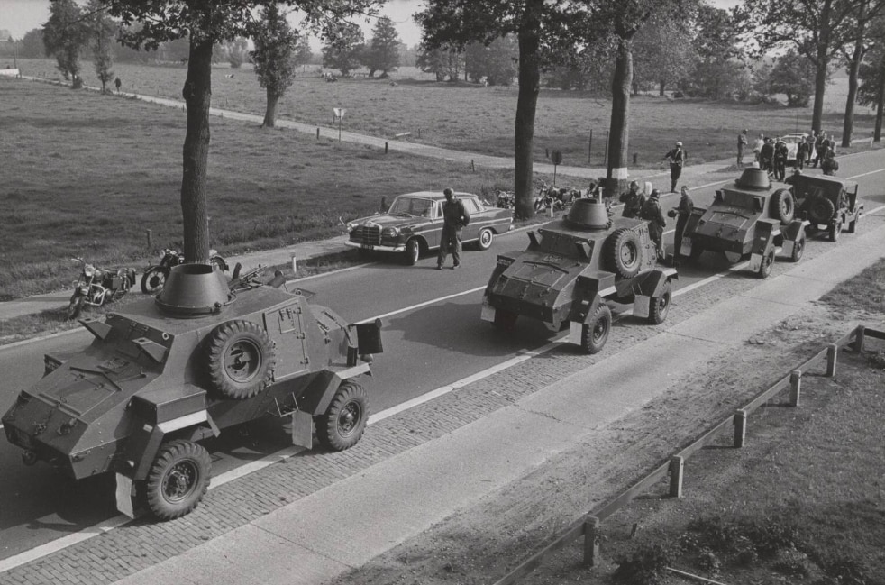 Pantserwagens van de politie, september 1961.
