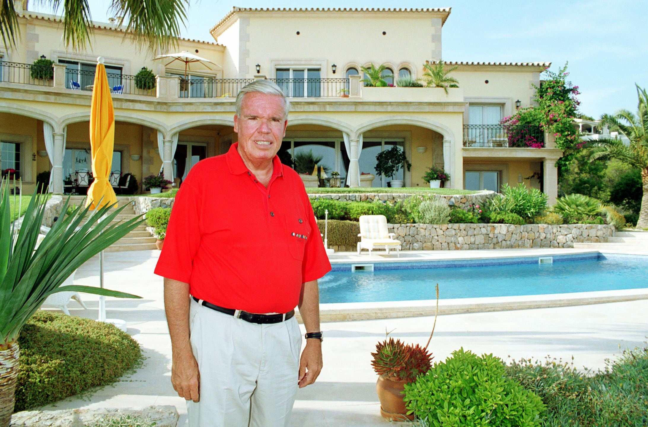 Klaus-Michael Kühne voor zijn vakantievilla op Mallorca, 2003.
