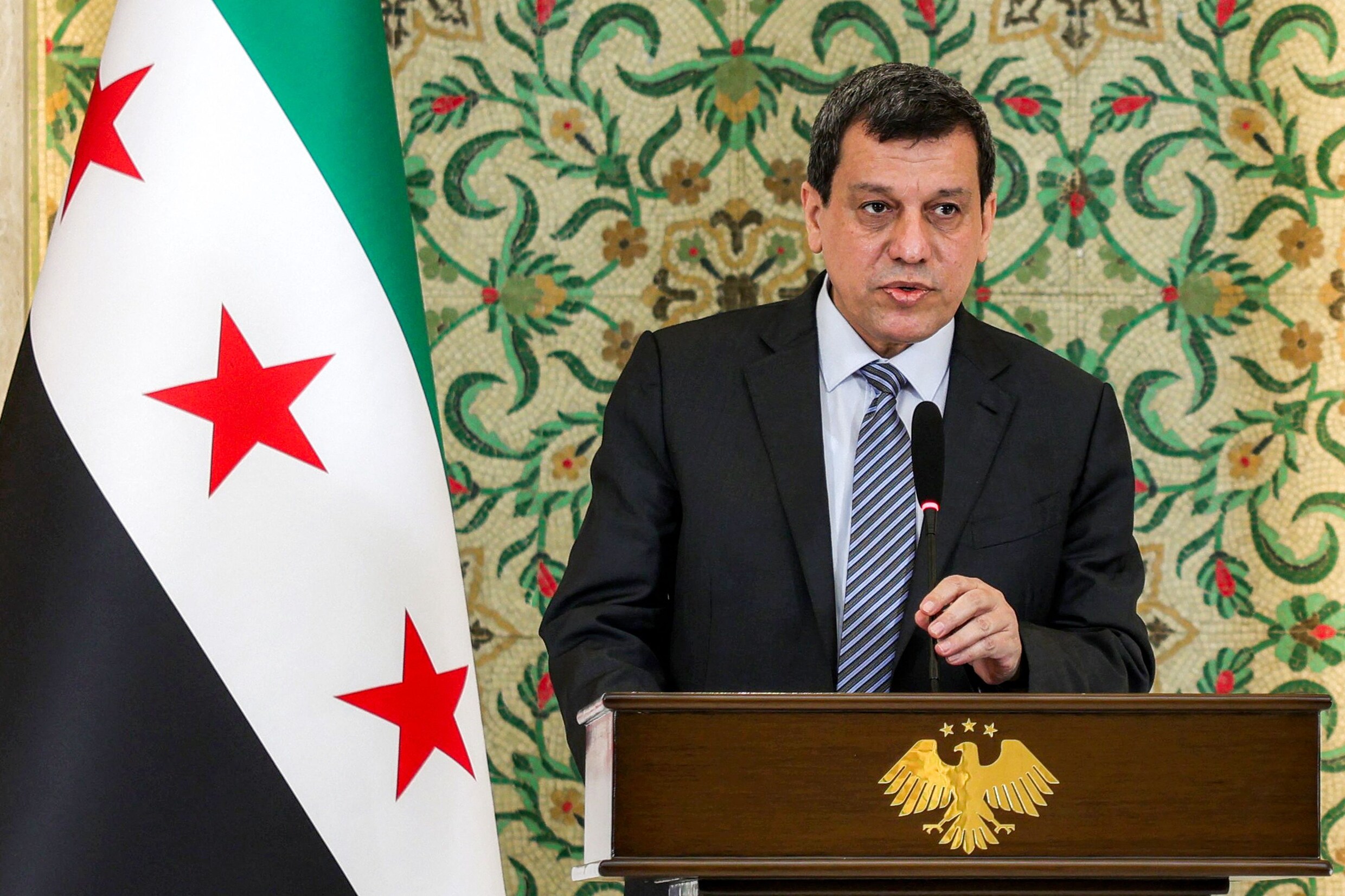 Mazloum Abdi, leider van de Syrische Democratische Strijdkrachten (SDF), tijdens zijn toespraak in Damascus.