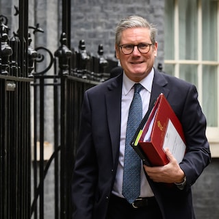 Keir Starmer stapt op als Lagerhuislid, op de dag dat Andy Burnham er zijn debuut maakt