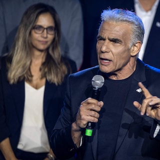 Netanyahu geeft vage waarschuwingen over aanvallen in aanloop naar verkiezingen, oppositie spreekt over angstzaaierij