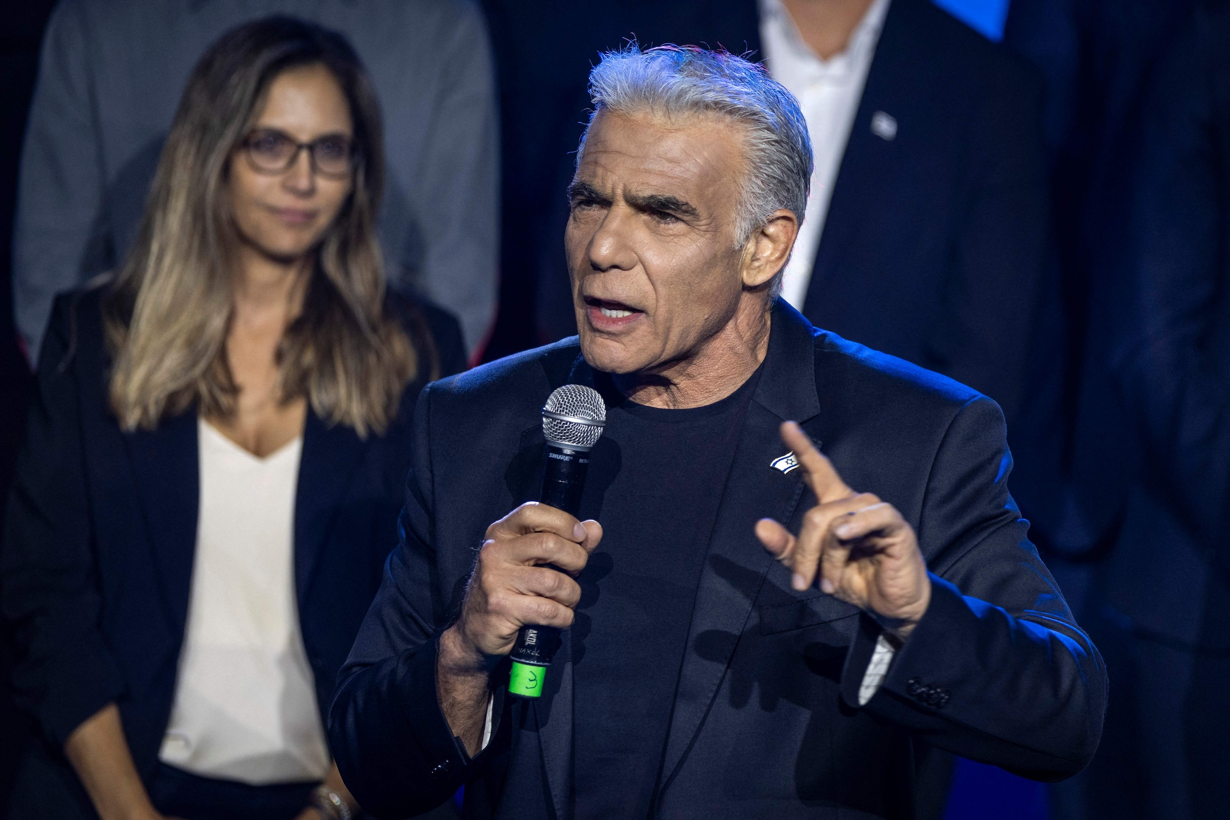 Yair Lapid tijdens een verkiezingsbijeenkomst begin deze maand van de politieke alliantie B’Yachad, die wordt aangevoerd door premierskandidaat Naftali Bennett.