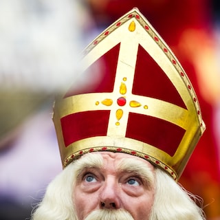 Ik ben toch zeker Sinterklaas niet, klinkt het al een week in medialand. Wie dan in vredesnaam wel?!