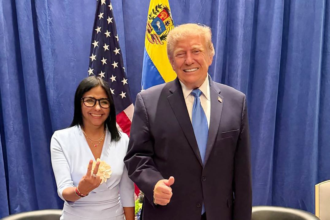 De Venezuelaanse interim-leider Delcy Rodríguez en de Amerikaanse president Donald Trump bij hun ontmoeting gisteren. 