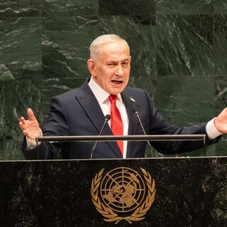 Netanyahu houdt fel betoog voor grotendeels lege zaal