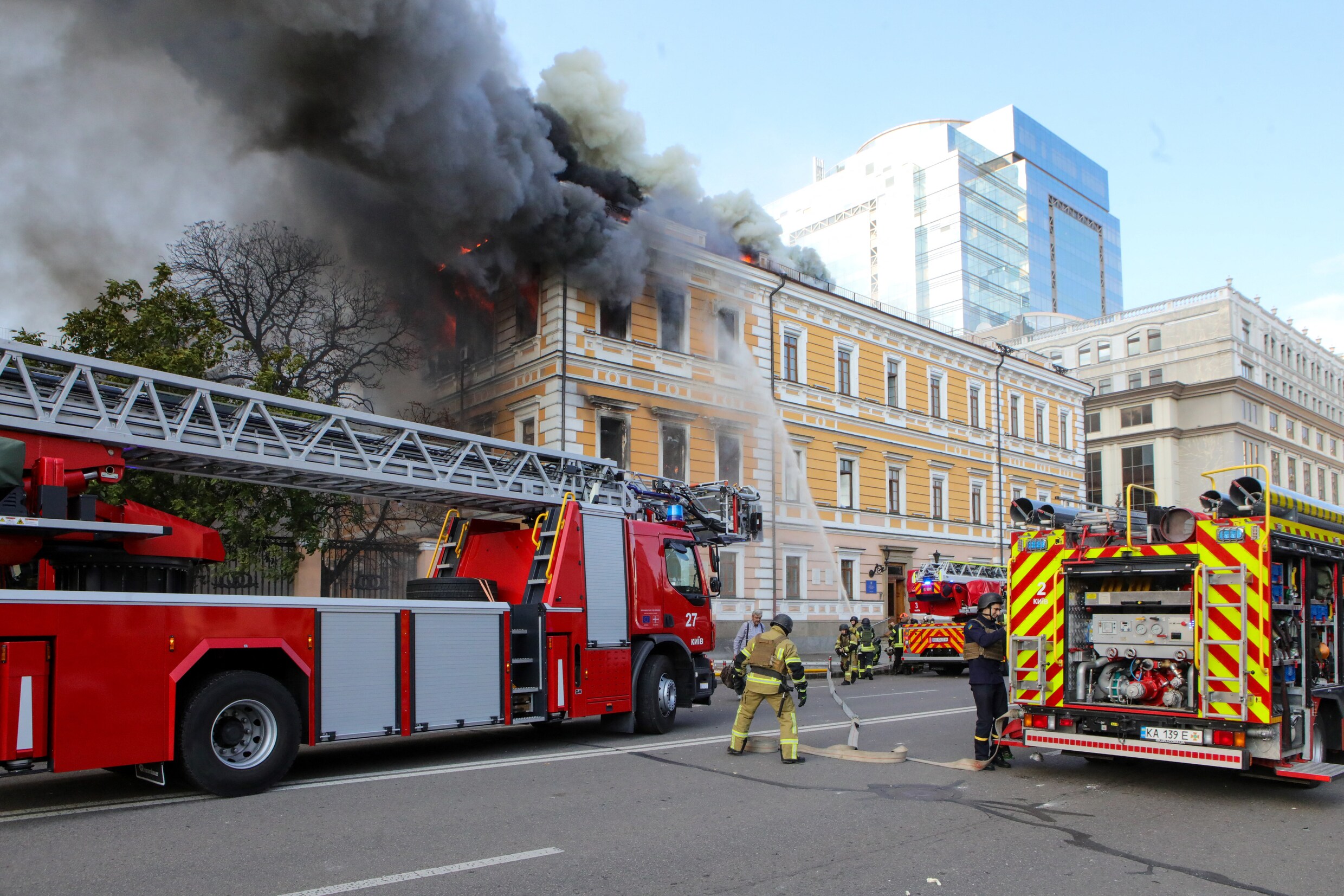 Beeld van de Russische aanval in het centrum van Kyiv. 