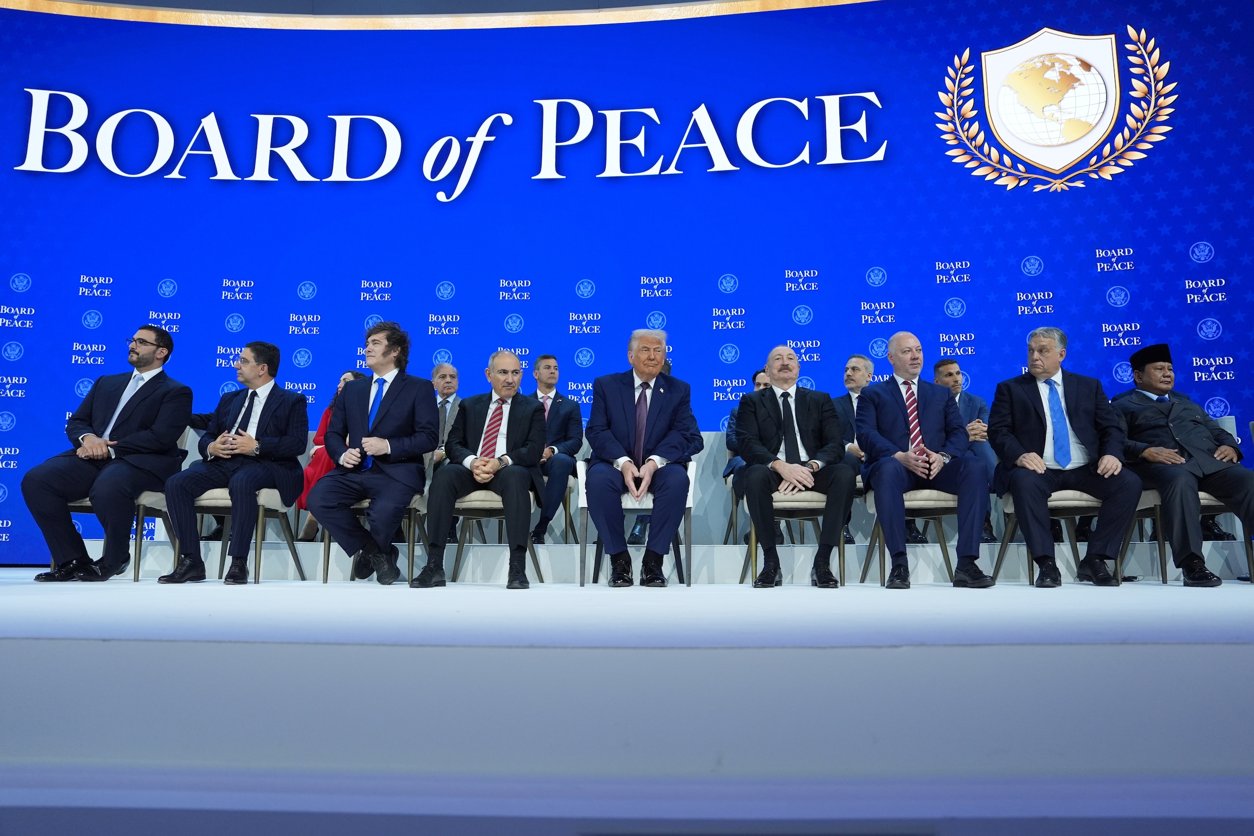 Trump met internationale leiders betrokken bij zijn Vredesraad. 