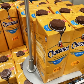 Benelux Merkenbureau geeft FrieslandCampina gelijk: alleen zuivelreus mag ‘Chocomel-geel’ gebruiken