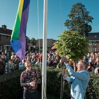 In Oldebroek laat de regenboog zich niet verbieden: 'Ik sta voor het recht om lief te hebben'