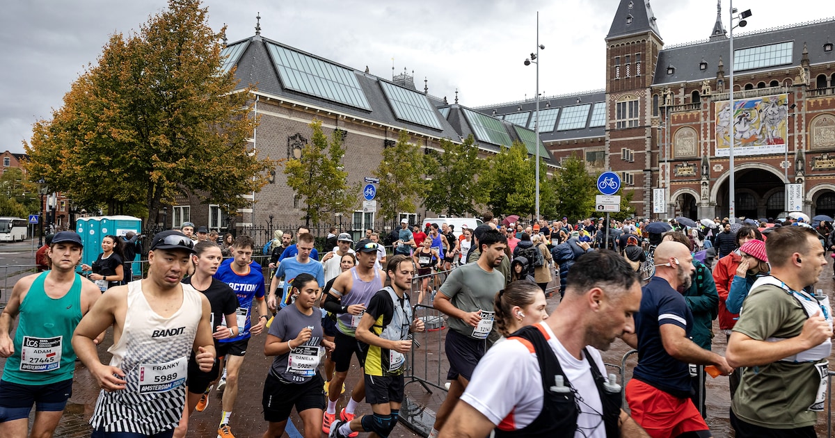 Ethiopiër Berhanu wint natte marathon van Amsterdam