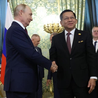 Ineens praten de Amerikanen met de junta van Myanmar. Zou er soms wat te halen zijn?