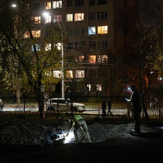 Belangrijke brug in Kyiv getroffen door Russische aanval, ook universiteitsgebouw geraakt