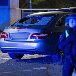 Auto rijdt in op groep mensen in Duitsland, meerdere gewonden