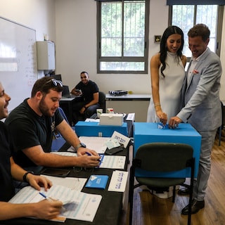 Likud Leads, Coalition Falls Short