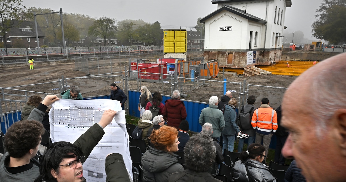Een reis van 13,6 meter in ongeveer acht uur: het station van Vught moet plaatsmaken voor een nieuw 