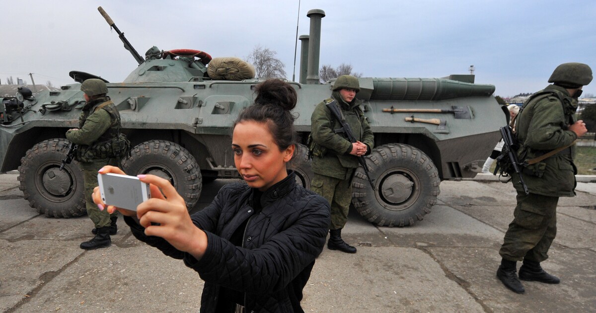 Nieuwe trend: selfie met Russische soldaten op de Krim