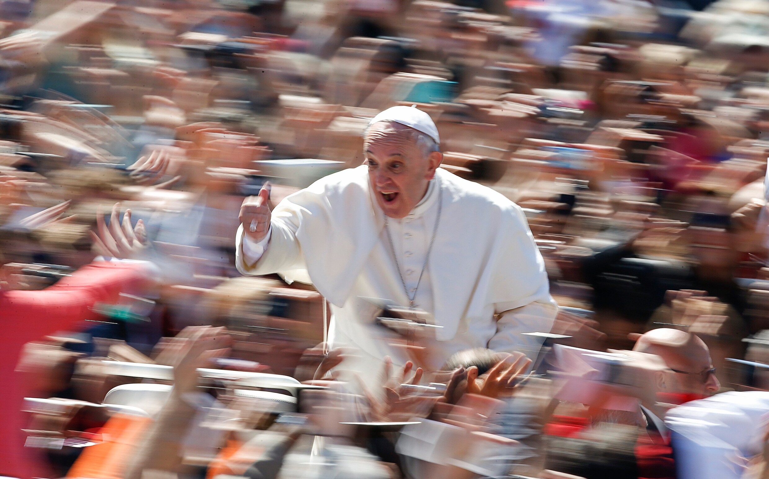 Paus Franciscus spreekt zegen Urbi et Orbi uit