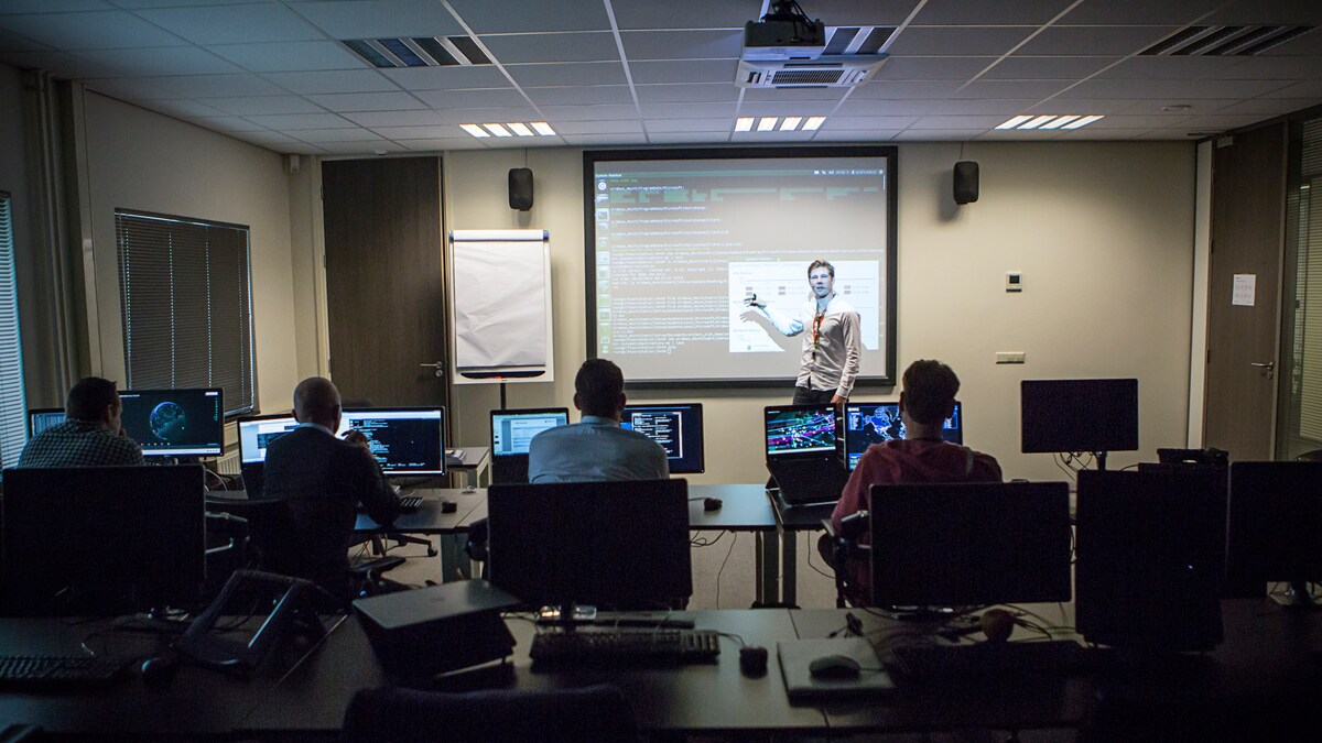 Couppoging moest toonaangevende beveiliger Fox-IT weer in Nederlandse  handen brengen | de Volkskrant