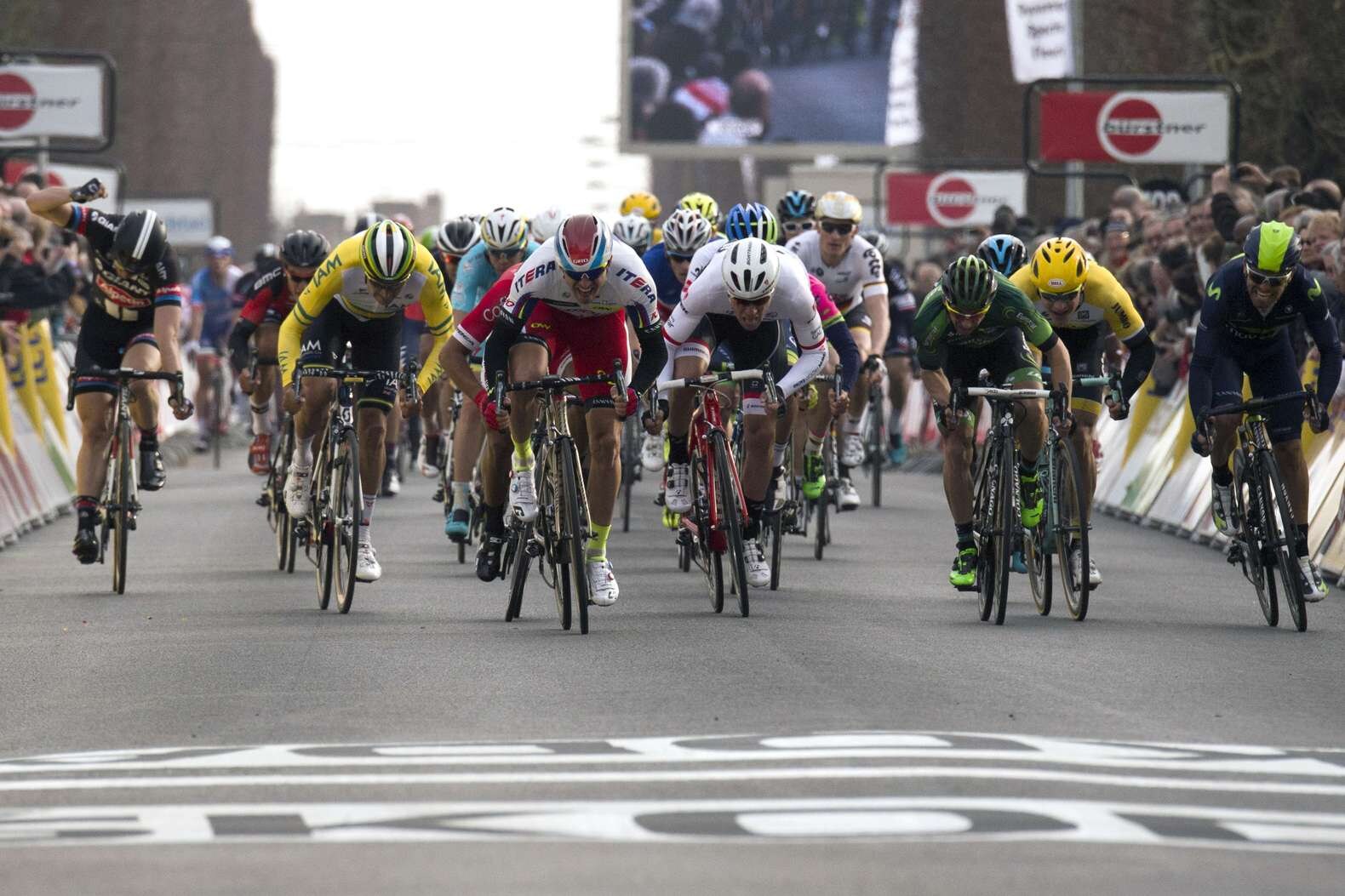Kristoff ongenaakbaar in massaspurt Parijs-Nice