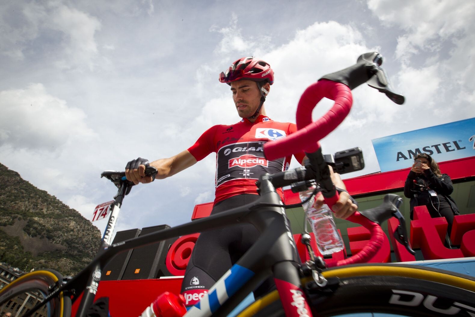 Dumoulin verliest leiderstrui in koninginnenrit Vuelta