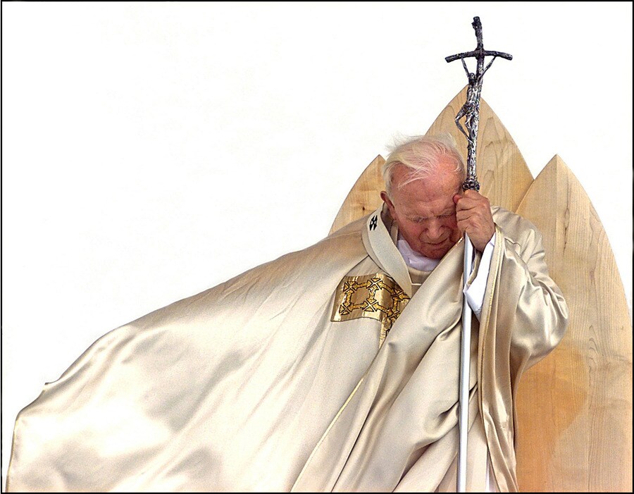 Johannes Paulus II was al een paus van records maar is nu ook in recordtijd heilig