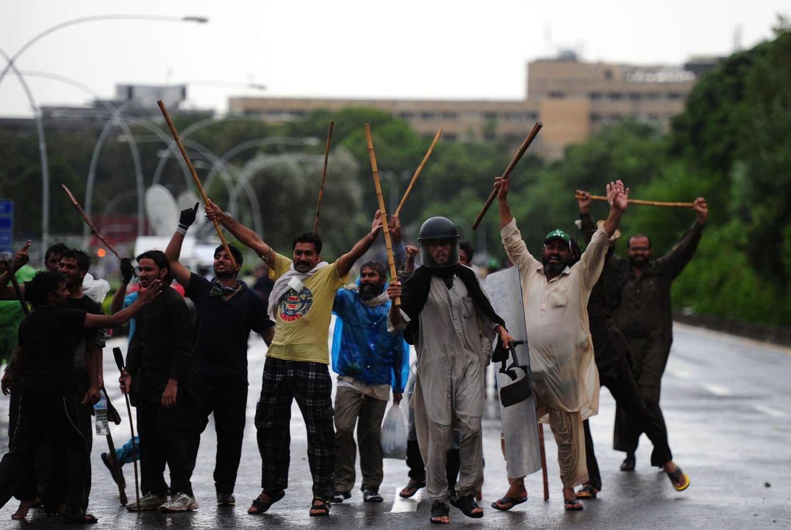 Staatstelevisie Pakistan binnengevallen door betogers