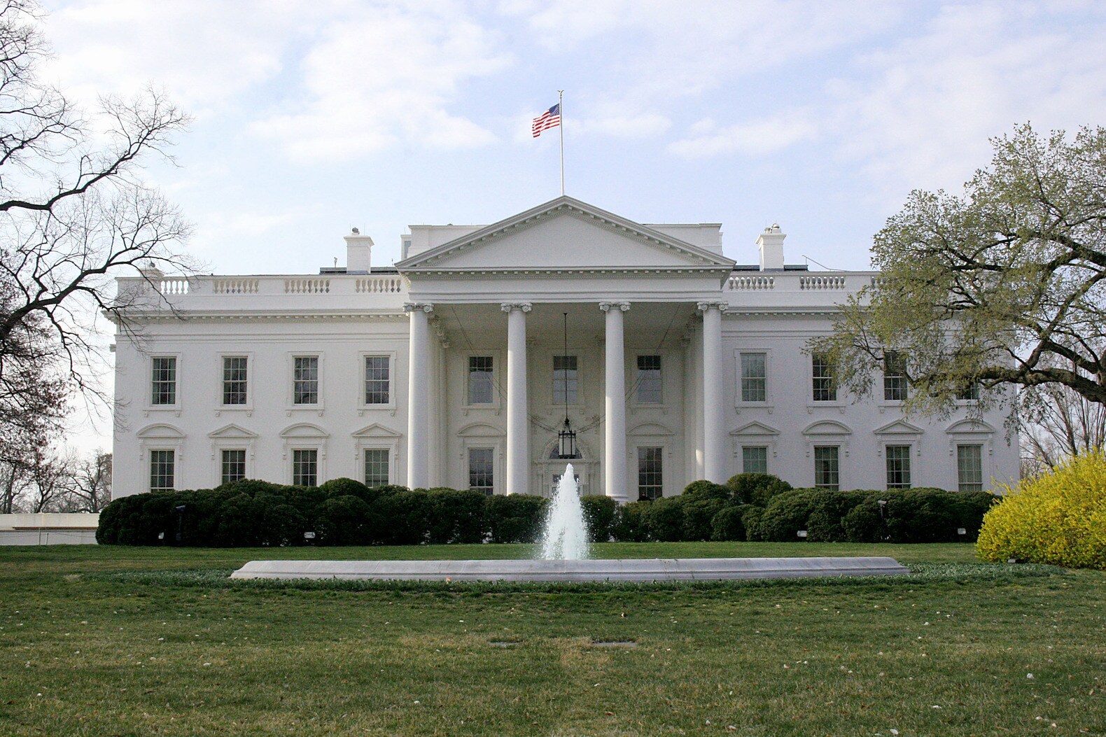Opnieuw indringer over hek Witte Huis gesprongen