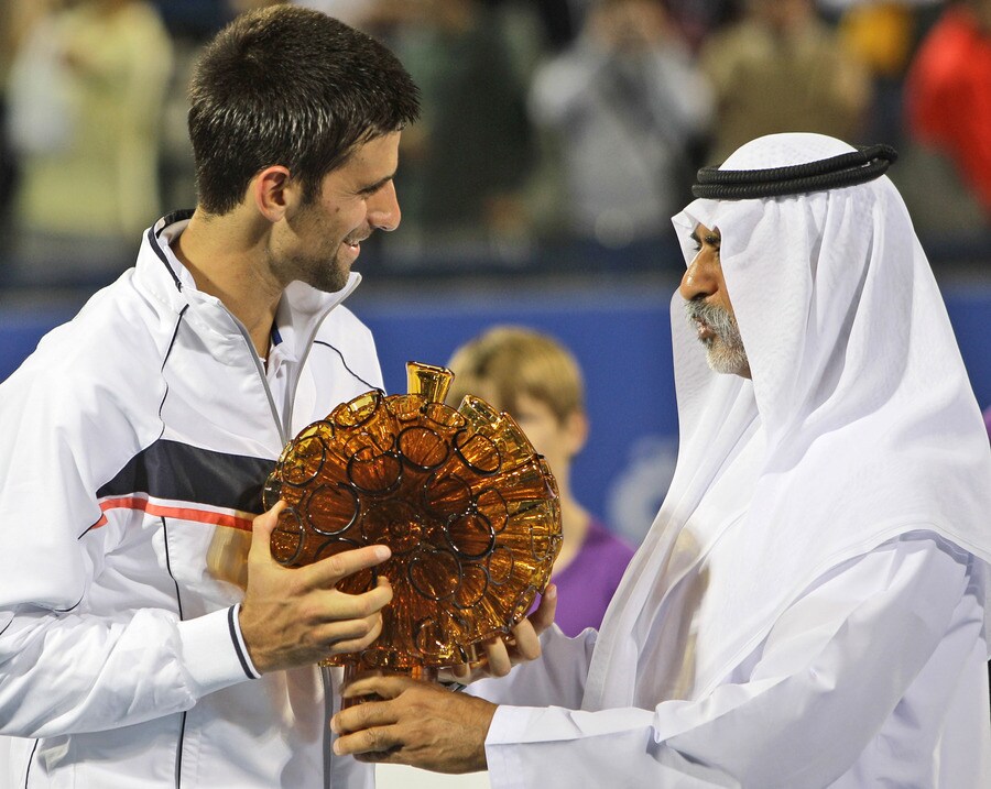 Djokovic sluit af in stijl met winst in Abu Dhabi | de Volkskrant