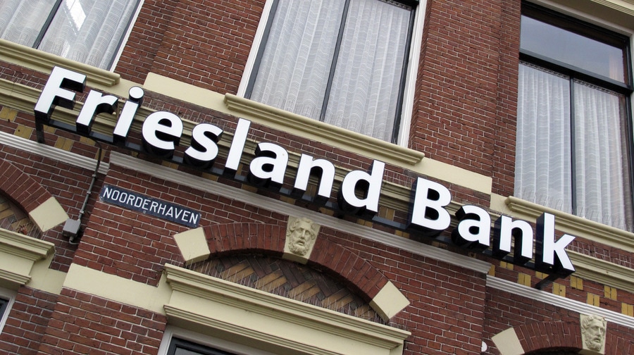 'Rabobank redt Friesland Bank met fusie' de Volkskrant