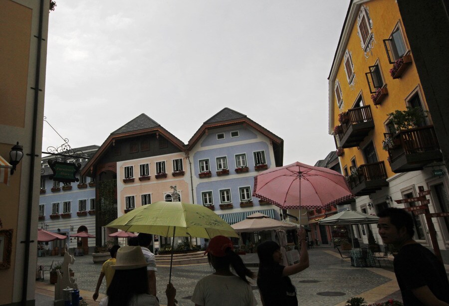 Gekloond Oostenrijks dorp officieel geopend in China
