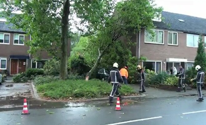 Eerste Herfststorm Van Het Jaar Richt Veel Schade Aan | De Volkskrant