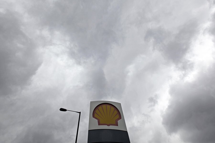 Het logo van Shell bij een tankstation in Londen.