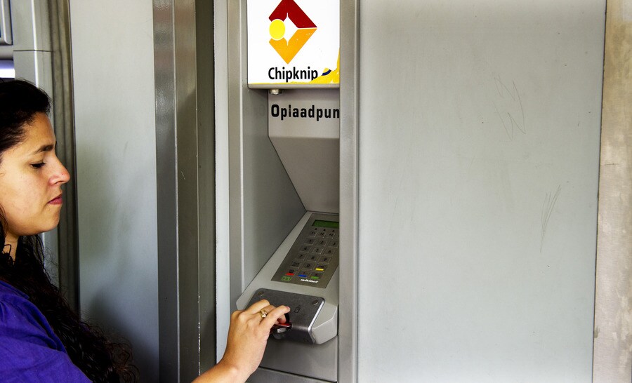 Chipknipoplaadpunten beschermd tegen skimmen | de Volkskrant
