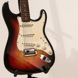 Geen gitaar is zo iconisch als de Fender Stratocaster. Maar het merk ligt onder vuur