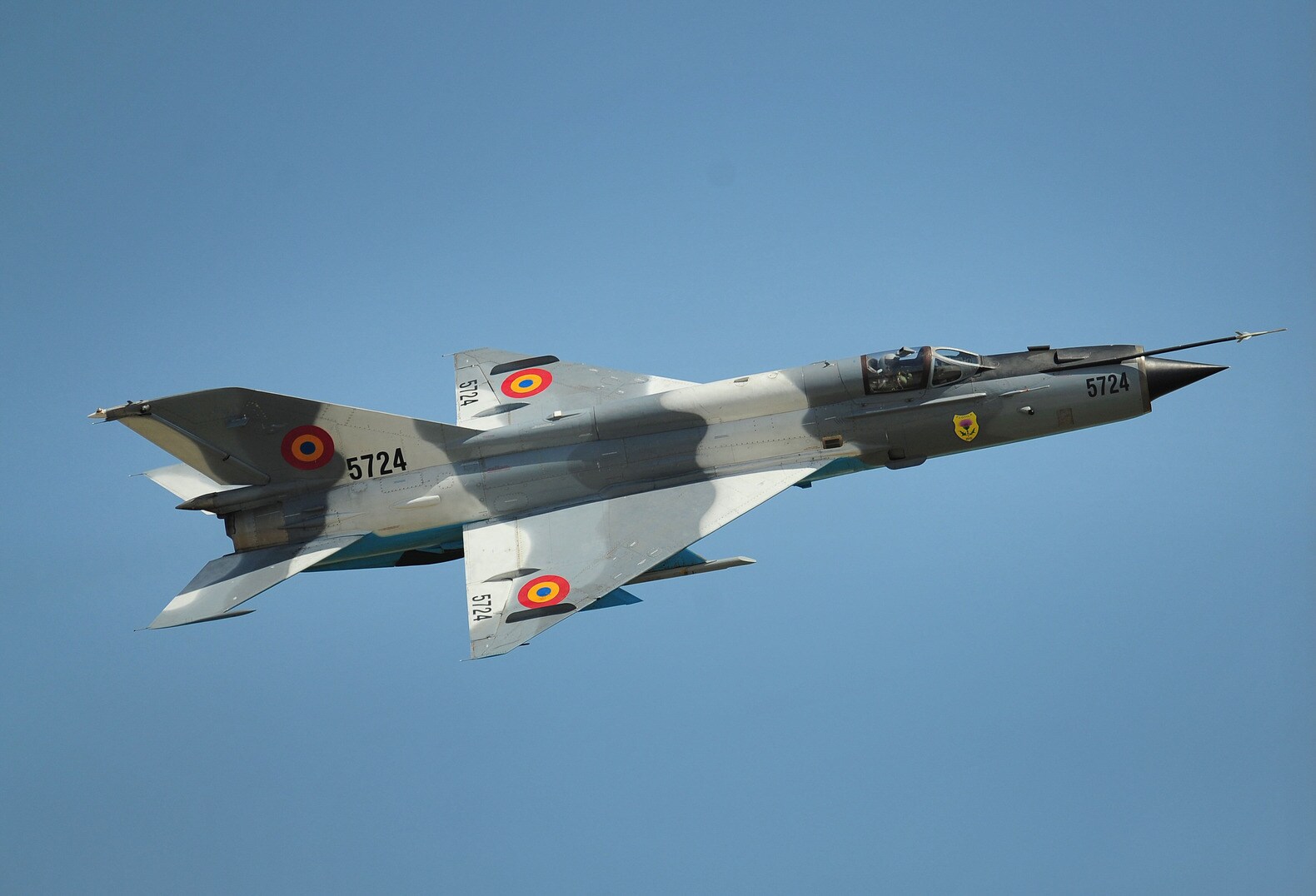 Beeld van een MiG-21-gevechtsvliegtuig.