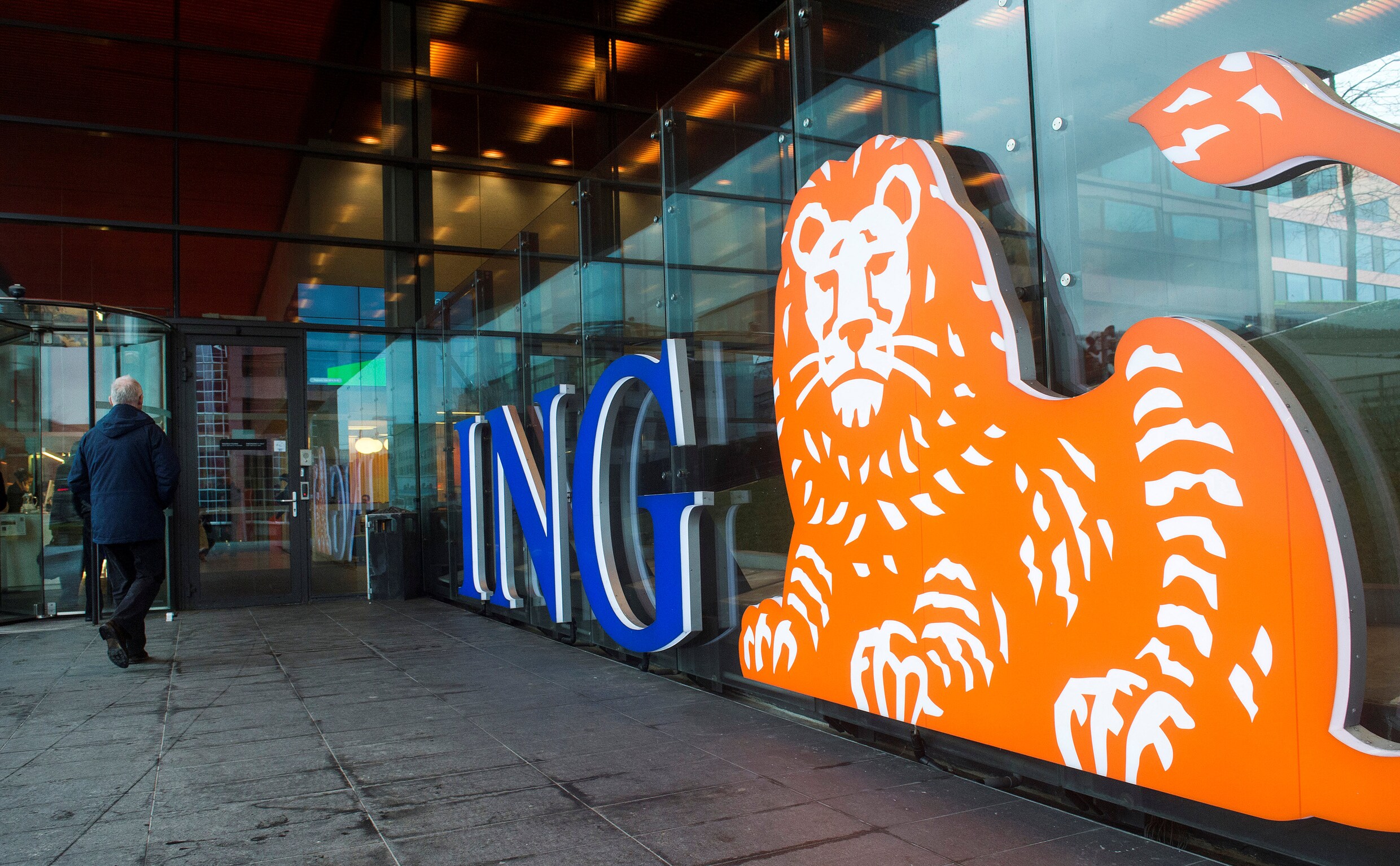 ING focust alleen nog op online-bankieren: 2.300 banen weg in Nederland