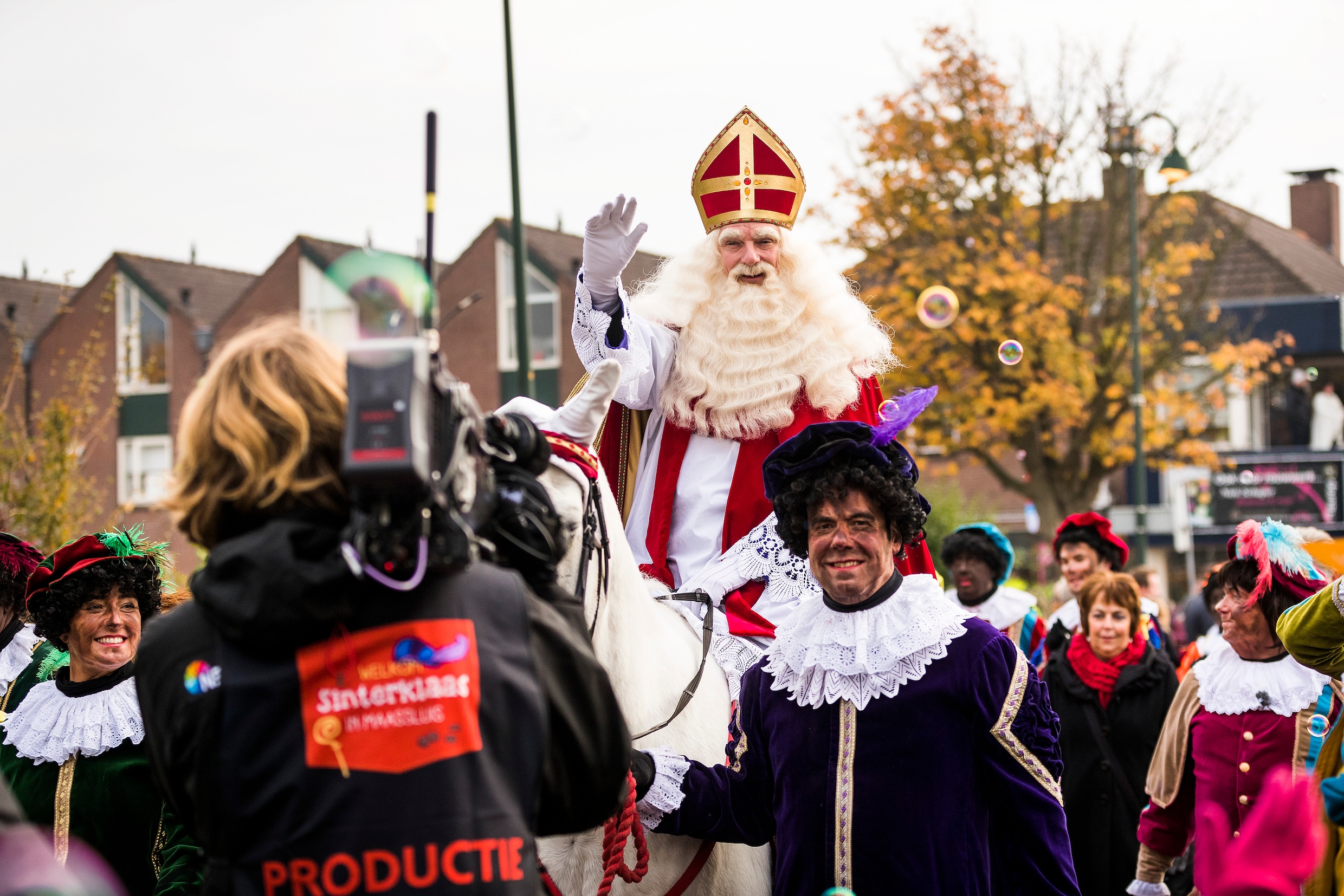 De intocht van Sinterklaas wordt traditioneel uitgezonden door de NTR, dat ook het Sinterklaasjournaal verzorgt.