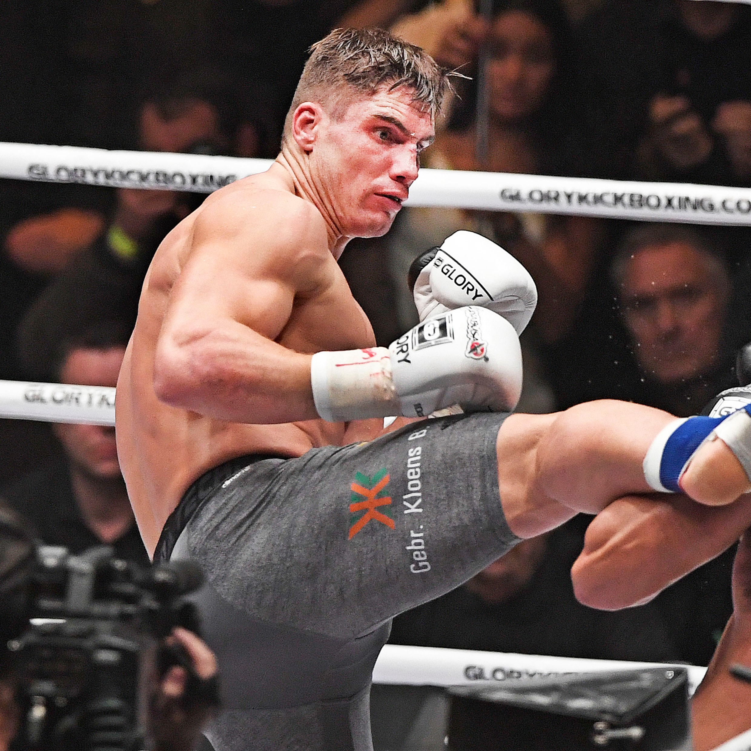 Rico Verhoeven in een gevecht met Badr Hari, december 2016.